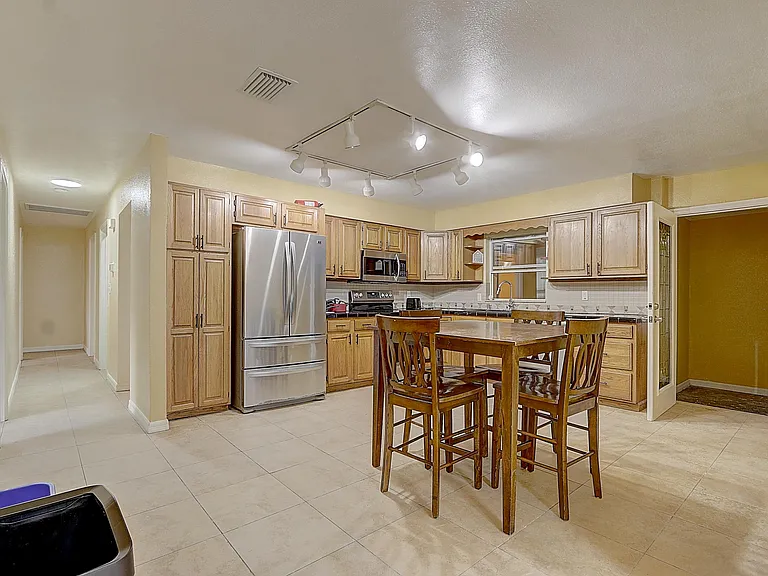 Mayflower Dr — Photo 3