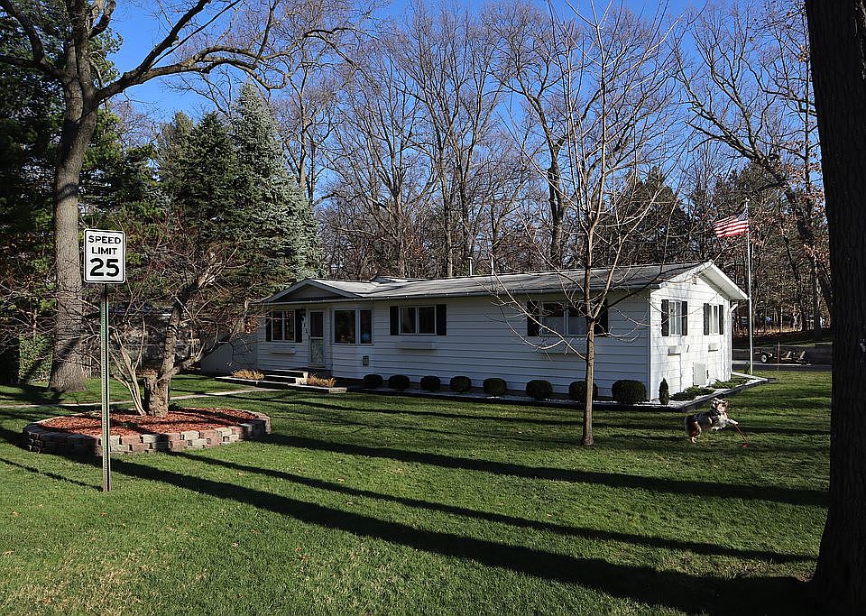 2nd image of 935 Hemlock St