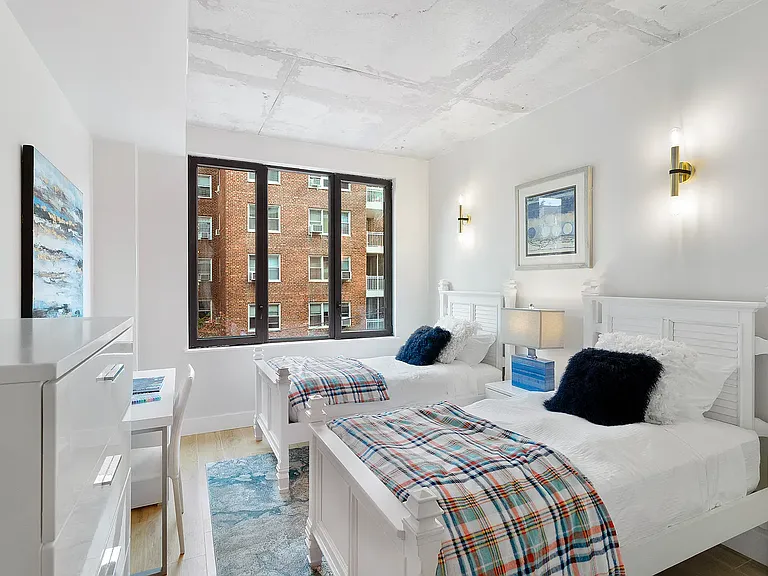 3707 Blackstone Ave #400 — Photo 9