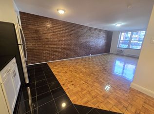 31-28 29th St #1D, Astoria, NY 11106