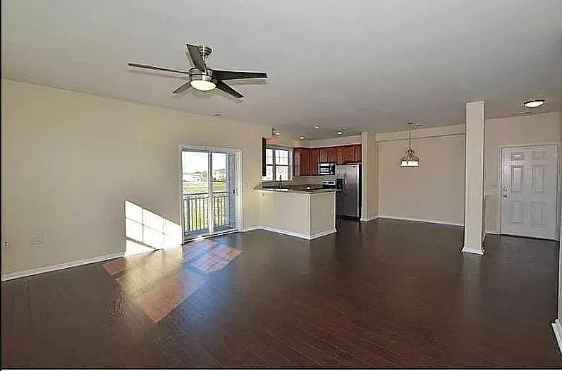 2 bed, 1366 sqft, $2,000 — Photo 3