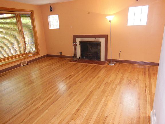 Living rm. w/ fireplace