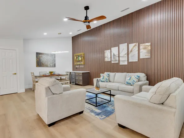 8902 Chapman Oak Court, Palm Beach Gardens, FL 33410