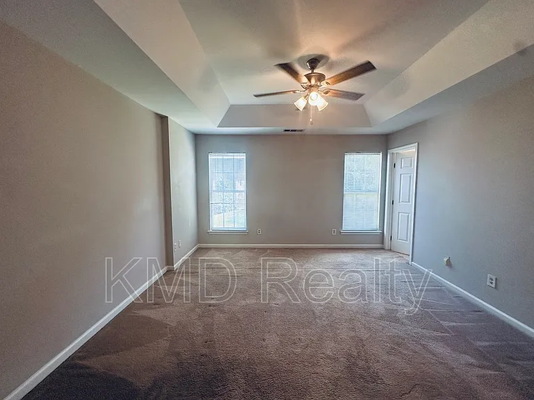940 Tiger Ln — Photo 10