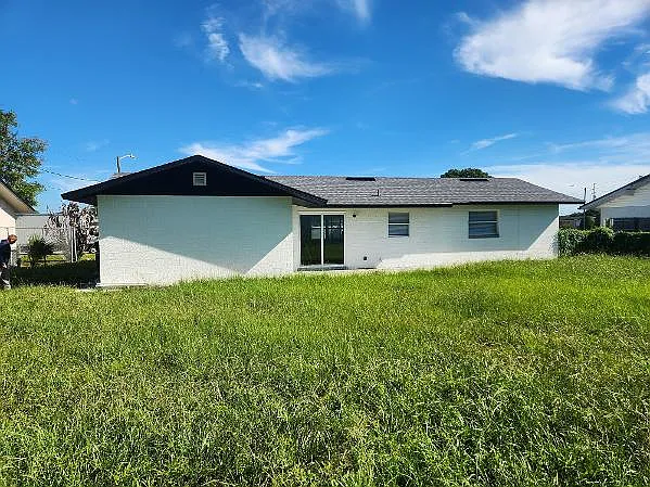 3 bed, 1372 sqft, $2,450 — Photo 3
