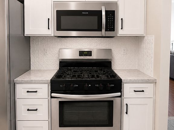 4th image of 600 N Dearborn St APT 1705