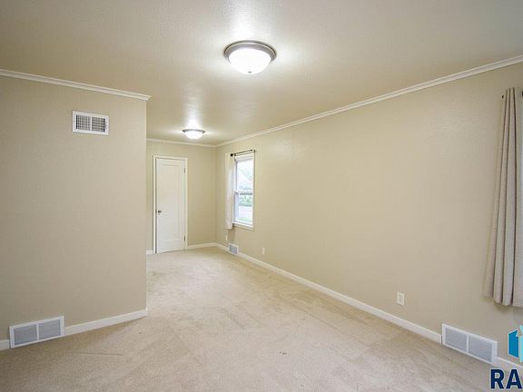 5th image of 801 S West Ave