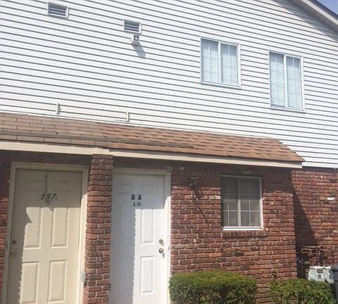 2nd image of 8 E Franklin Ln