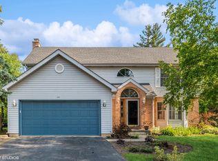 2690 Briarwood Ln, Glenview, IL 60025