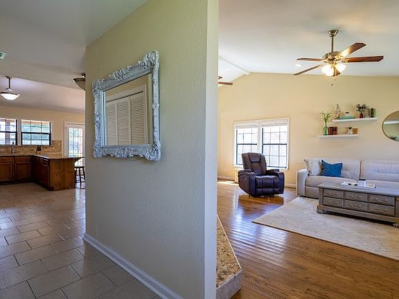 5th image of 8209 Woodside Rd
