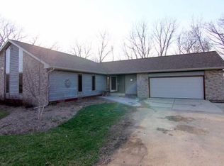 10370 Brattlie Rd, Mount Horeb, WI 53572