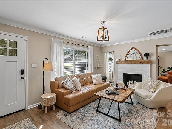 3rd image of 206 Price St