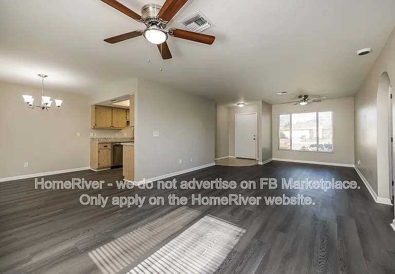 3716 SW 6th Pl — Photo 2