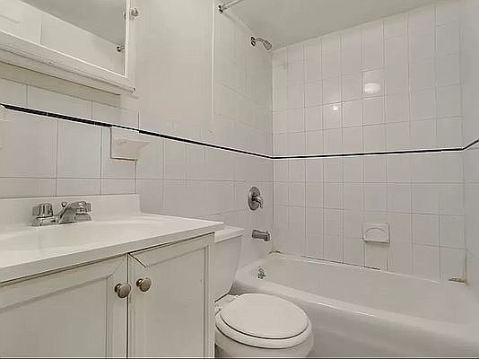 5th image of 306 E 83rd St #5V