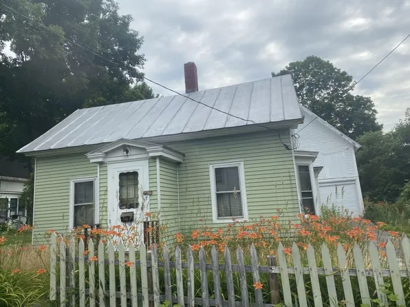 17 Summer Street, Skowhegan, ME 04976