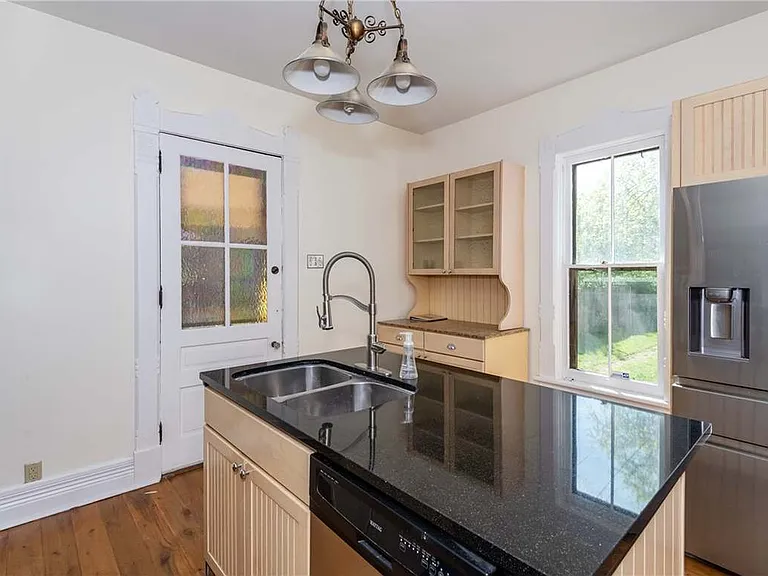 320 Park Dr — Photo 18