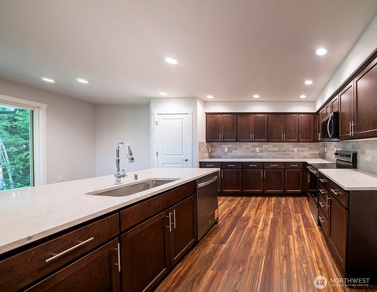 3rd image of 8657 Trillium Lane