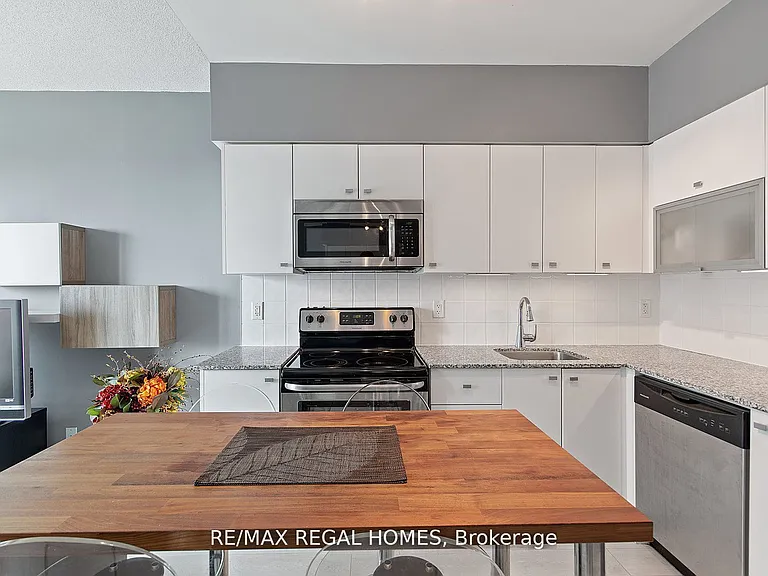 69 Lynn Williams St #806 — Photo 2