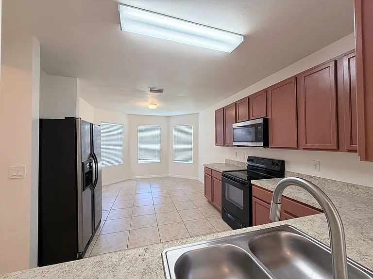1621 SW 10th Ave — Photo 6