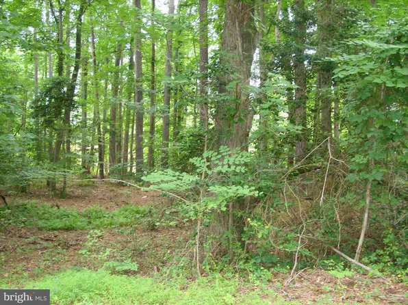 857 Plains Rd, Lusby, MD 20657