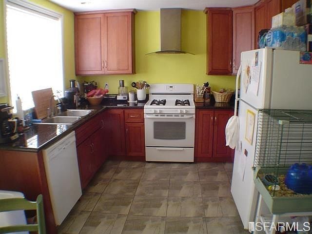 2nd image of 523 Fremont Ave