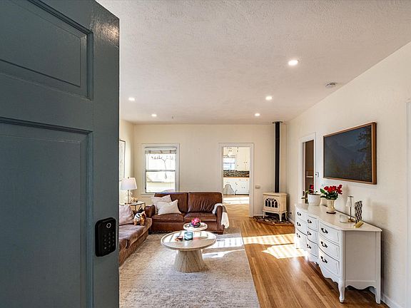 4th image of 1145 Alta Avenue