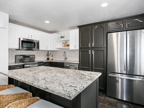 3rd image of 11 Quebec Cir