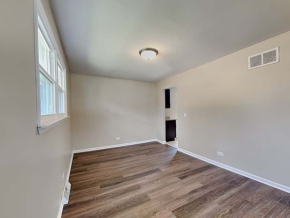 2nd image of 5S530 Bonnie Ct