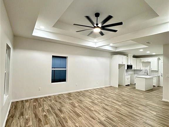2nd image of 644 Heaven St