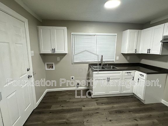 4th image of 1711 S Sutton Dr