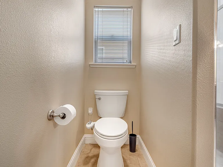 8582 N Garden Ave — Photo 32