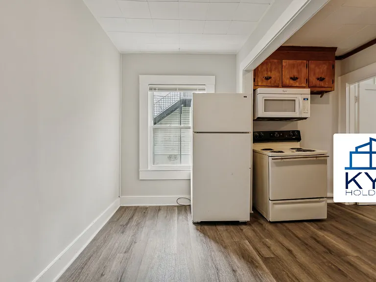 616 Carver Ave — Photo 6