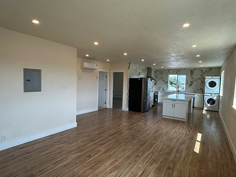 236 Vernon Ave #1 — Photo 6