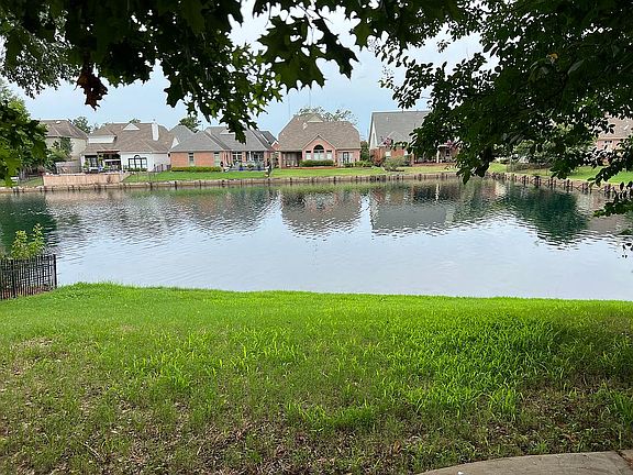 4th image of 1059 Mirror Lake Ln