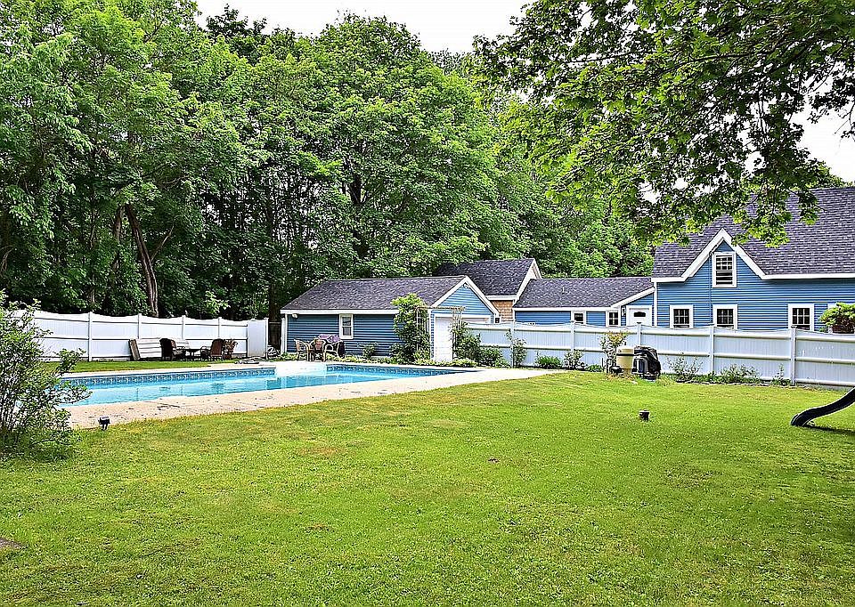 2nd image of 31 Sweet Hill Rd