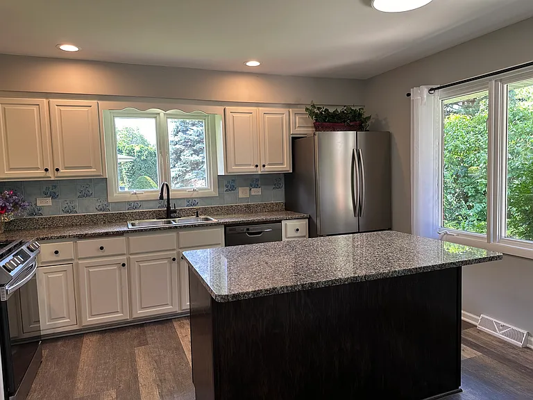 7030 Plymouth Rd — Photo 11