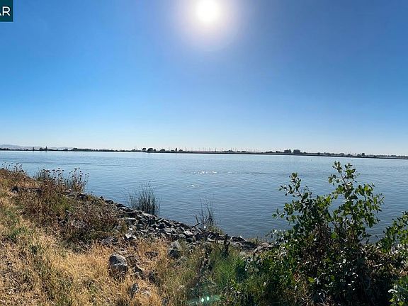 3rd image of 1 Bradford Island Rd