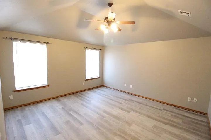 620 Eastview Dr — Photo 8