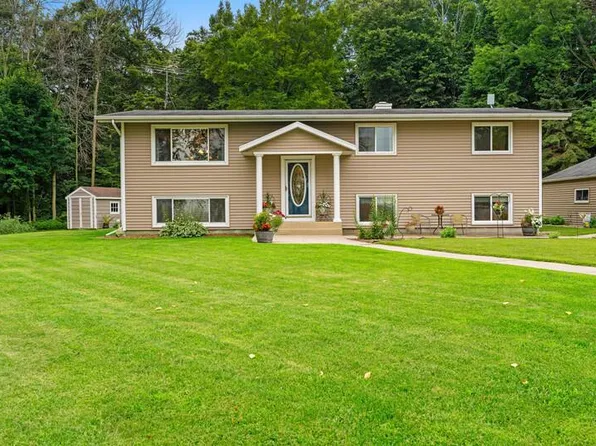 7029 Hillcrest ROAD, Manitowoc, WI 54220