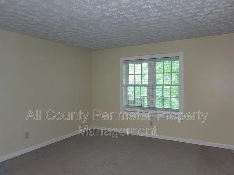 3083 Colonial Way #L — Photo 5