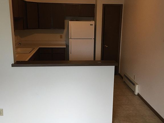 5th image of 219 W Waupun St APT 1
