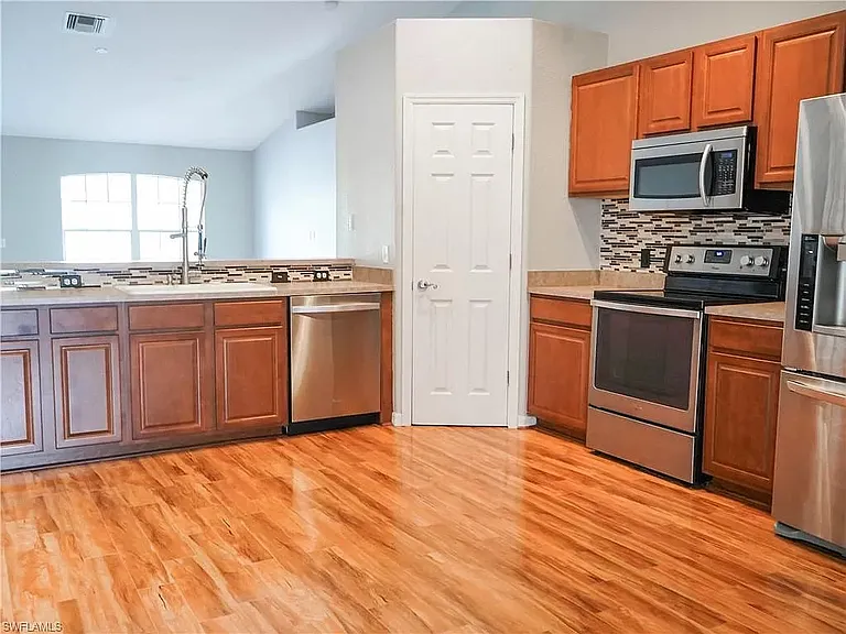 17556 Brentwood Ct — Photo 6