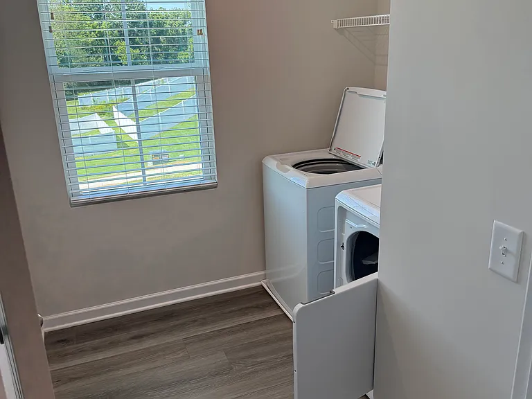 2410 Brokeshire Dr — Photo 10