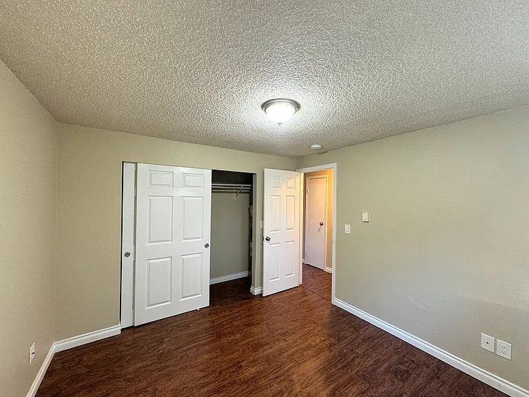 Lorheim Apartments — Photo 9