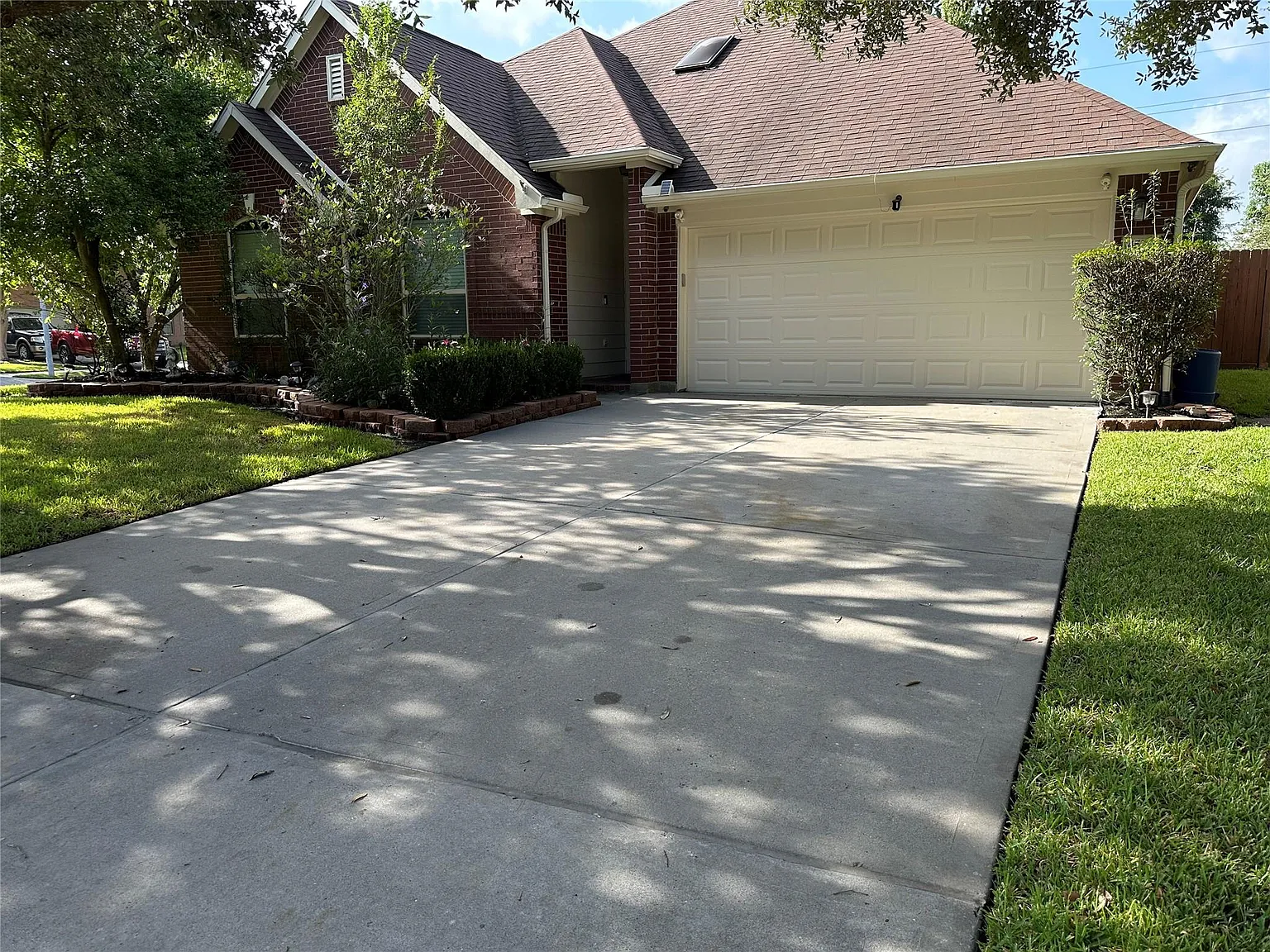 3 bed, 2.0 bath, 1962 sqft, $2,300 — Photo 3