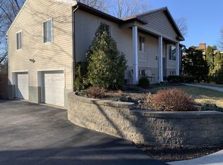 3 Crestmont Dr, Clifton Park, NY 12065