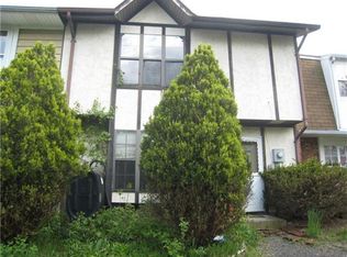 20 Black Stallion Ct, Middletown, NY 10940