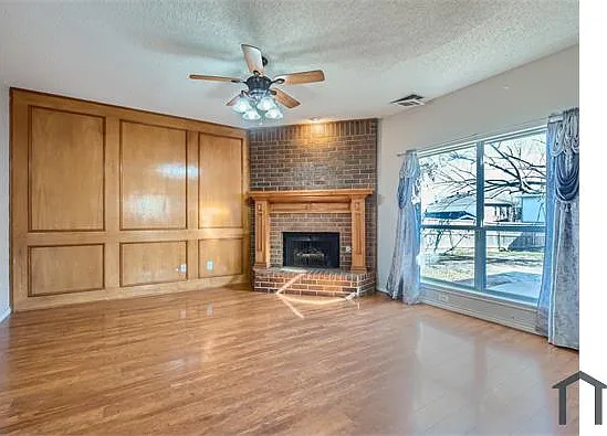 2420 Waterloo Ln — Photo 4