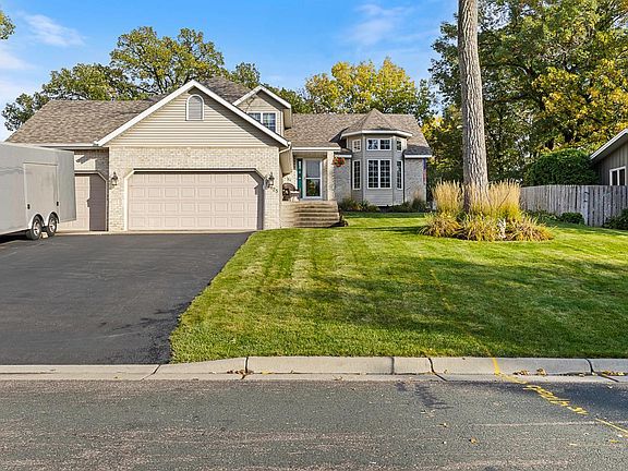 3rd image of 13425 Hillcrest Ln