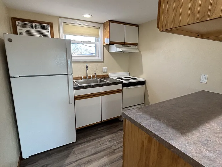 714 W 10th St #1 — Photo 2